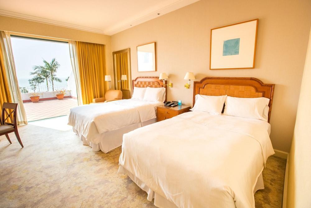 Grand Coloane Resort Макао Екстериор снимка A guest room at the Four Seasons Hotel, San Francisco