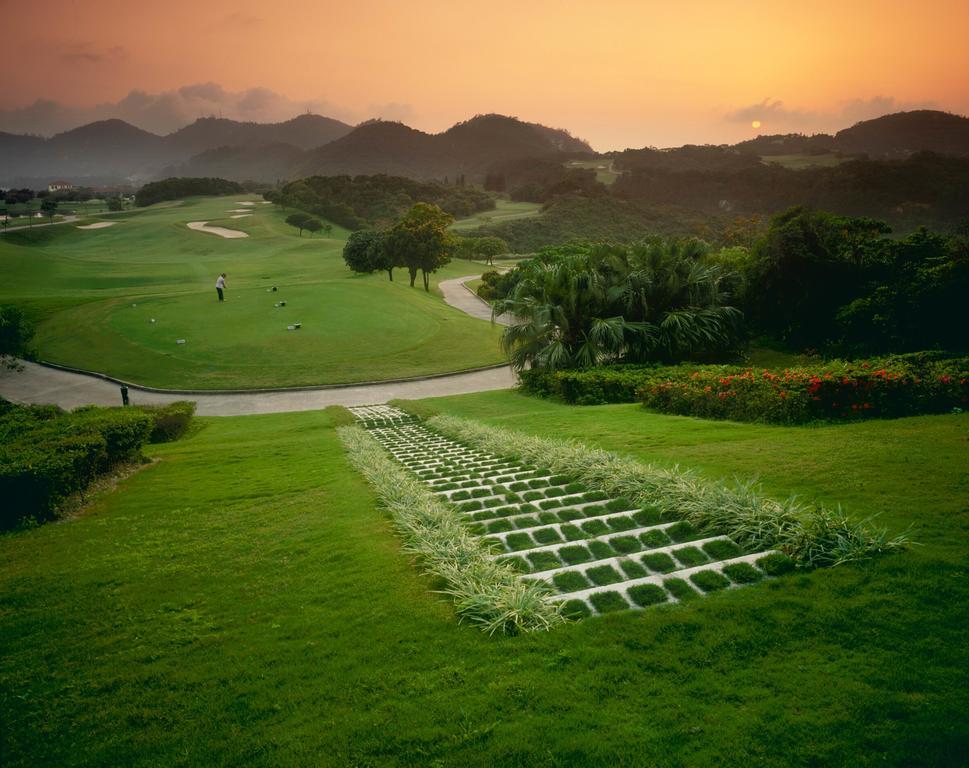 Grand Coloane Resort Макао Екстериор снимка Golf course in Okinawa, Japan