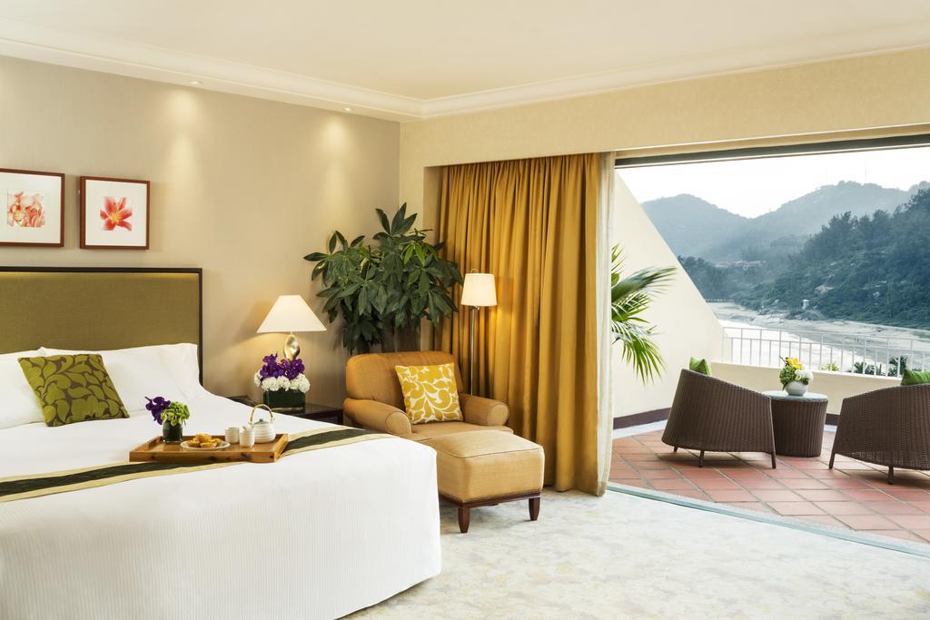 Grand Coloane Resort Макао Екстериор снимка A room at The Oberoi, Rishikesh