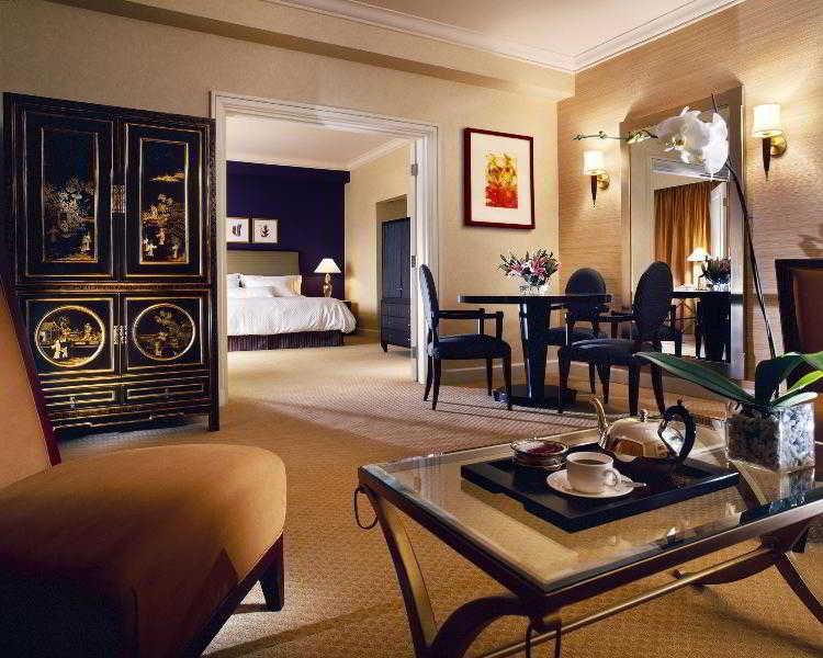 Grand Coloane Resort Макао Стая снимка A suite at the Mandarin Oriental, Hong Kong