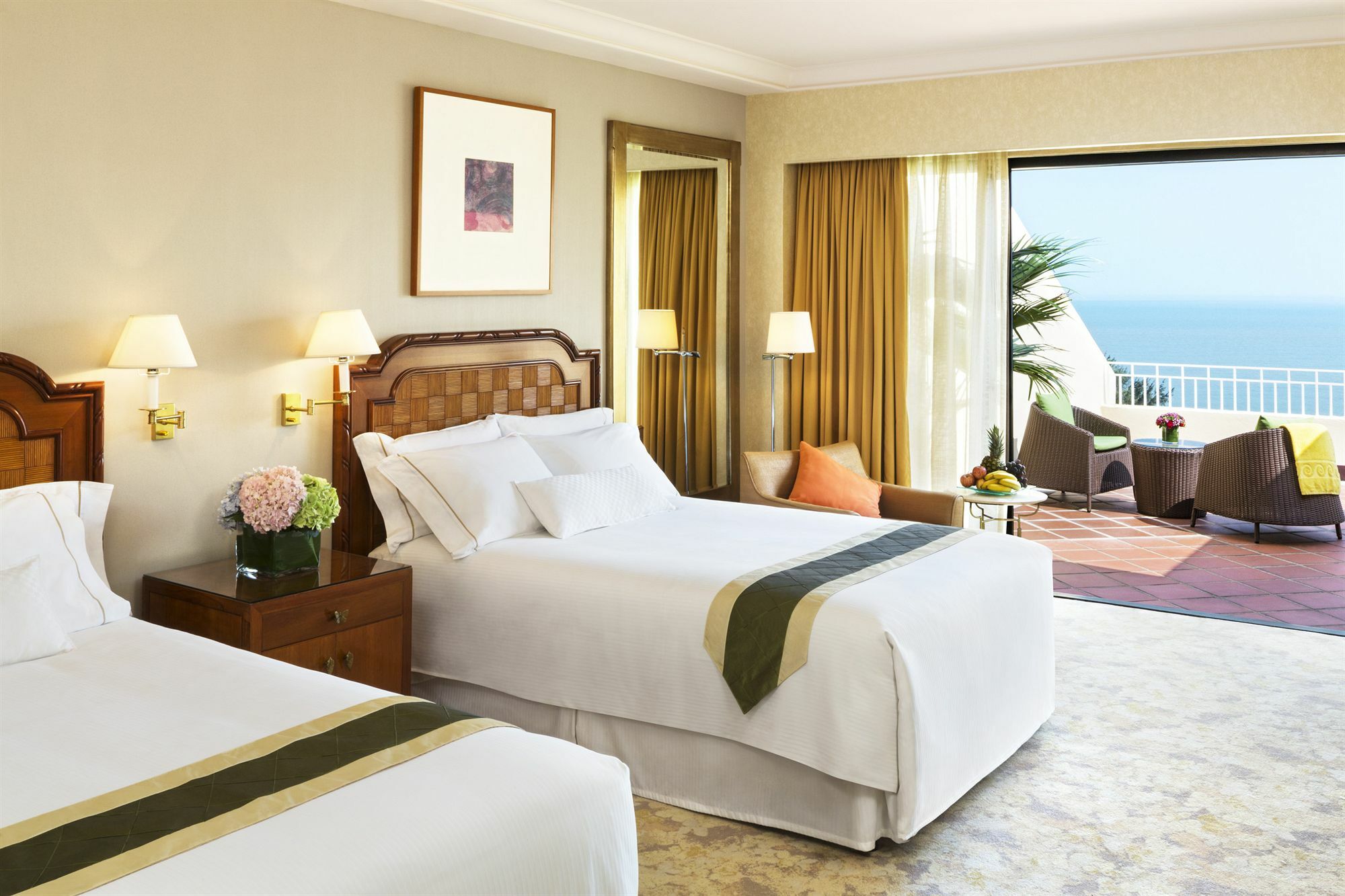 Grand Coloane Resort Макао Екстериор снимка A guest room at the Four Seasons Hotel